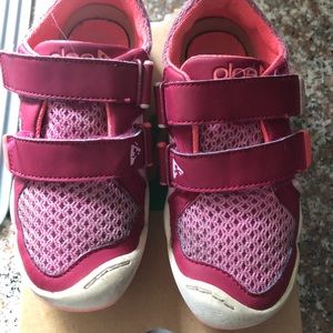 Plae Ty sneaker, toddler size 11, color hibiscus